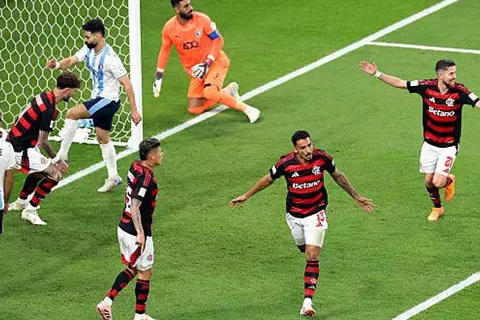 هدف اعتاد عليه.. دانيلو يسجل لـ فلامنجو أمام بيراميدز في إنتر كونتيننتال